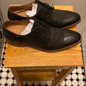 Michael Shannon men’s black leather dress shoes.